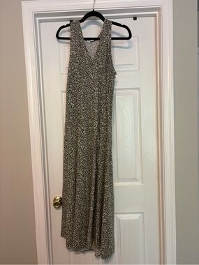 Old Navy Olive and White Sleeveless V-Neck Floral Maxi Dress